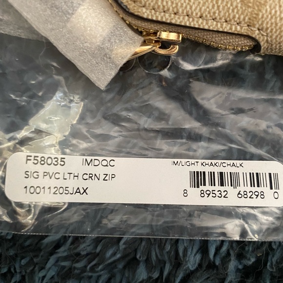 Coach Wristlet/wallet - Picture 11 of 11